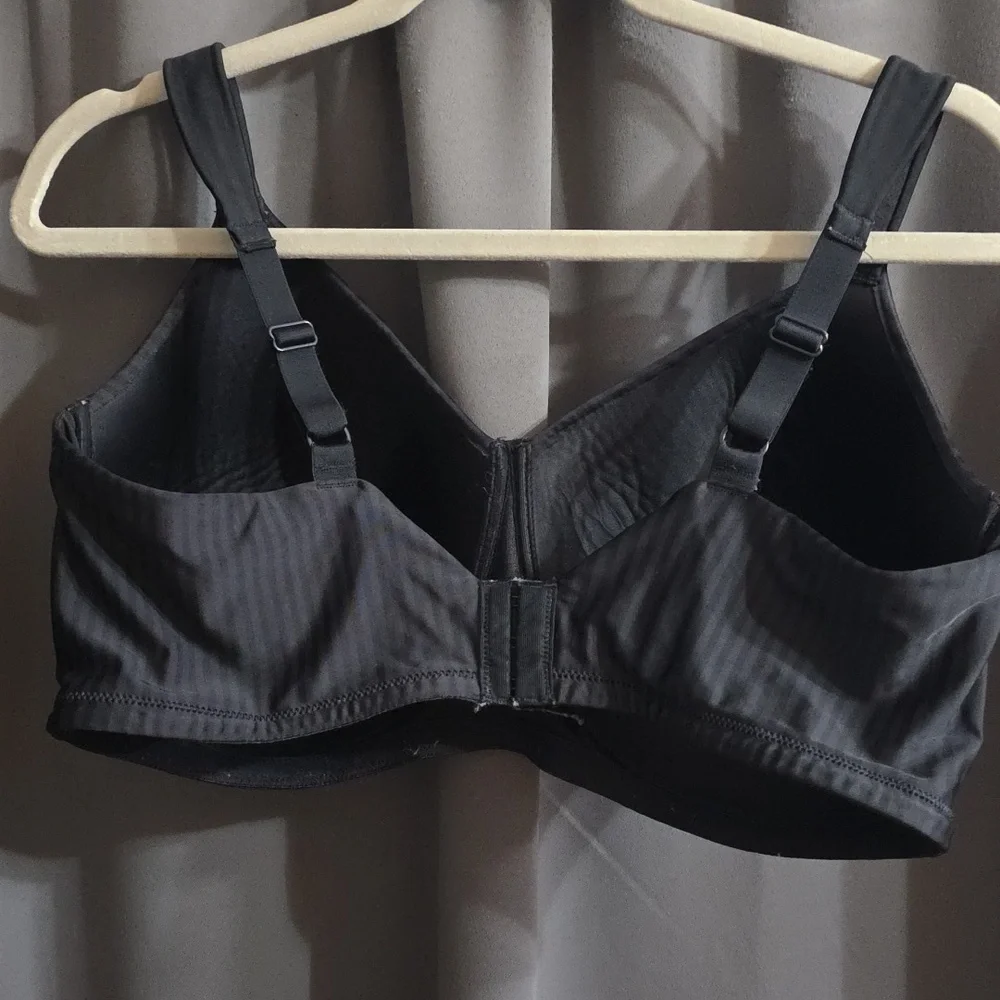 Playtex‎ Womens Bra Black Satiny Stripes Lightly Padded Adjustable Sz 42DD GUC
